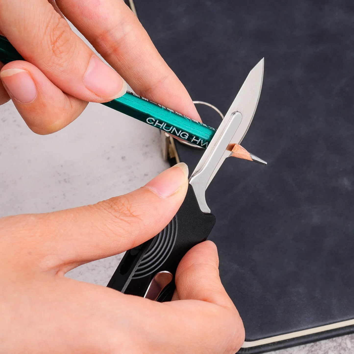 New Arrival Portable EDC Pocket Knife Aluminum Cutting Hunting Knife Outdoor Survival Tactical Knife
