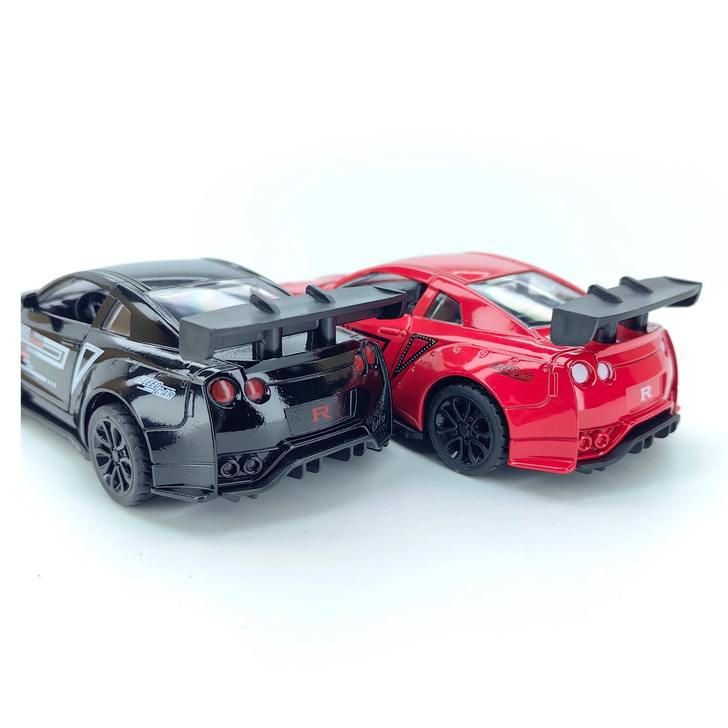 Nissan alloy car model, God of War simulated vehicle model, collection ornament, suitable as a gift for children, toy car