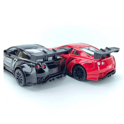 Nissan alloy car model, God of War simulated vehicle model, collection ornament, suitable as a gift for children, toy car