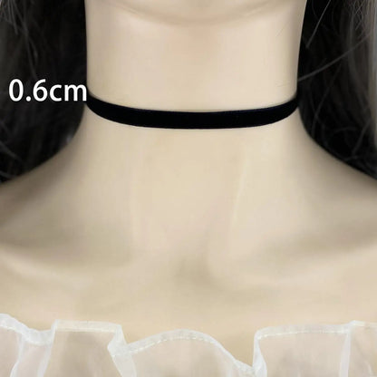 Fashion Sexy Punk Gothic Black Velvet Choker Necklaces Simple Vintage Clavicle Neck Chain Women Girls Party Jewelry Accessories
