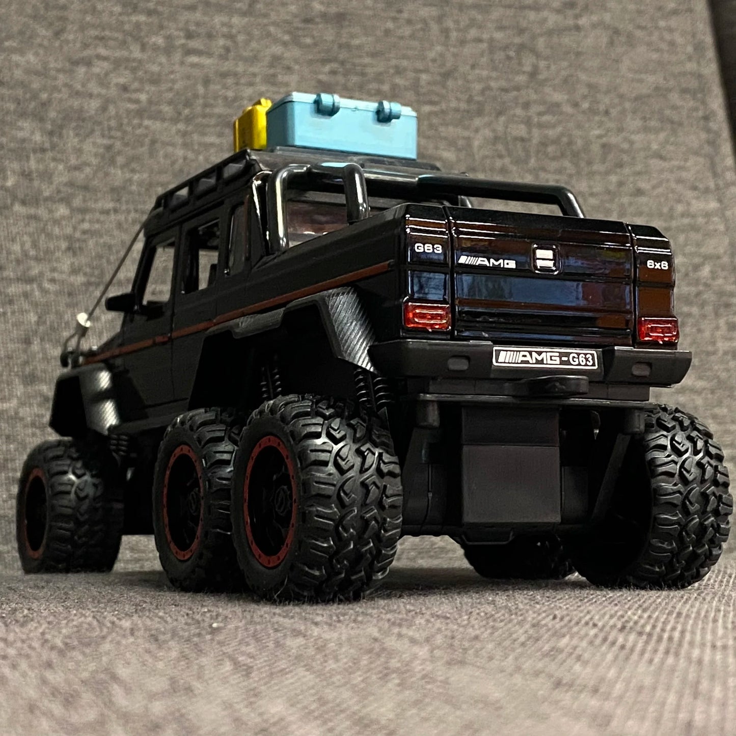 1:24 Benz G63 6*6 Adventure Edition Off Road SUV Alloy Metal Diecast Model Car Indoor Simulation Ornaments Birthday Gifts Friend